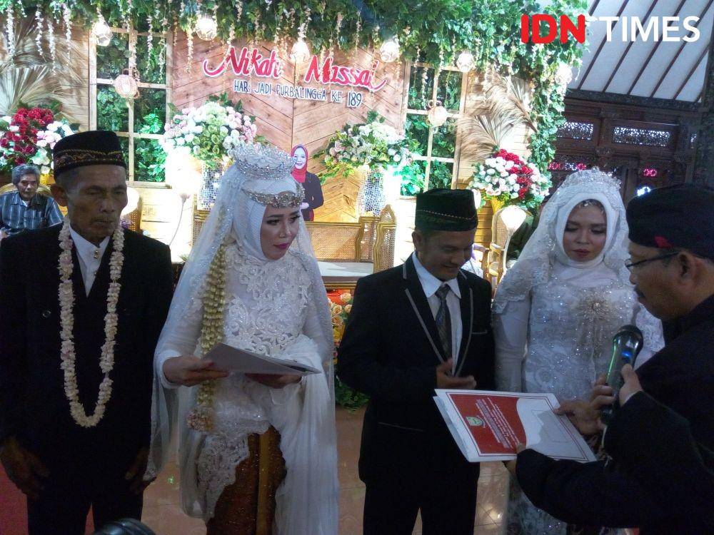Nikah massal di Purbalingga yang diikuti oleh 49 pasangan. IDN Times/Rudal Afgani