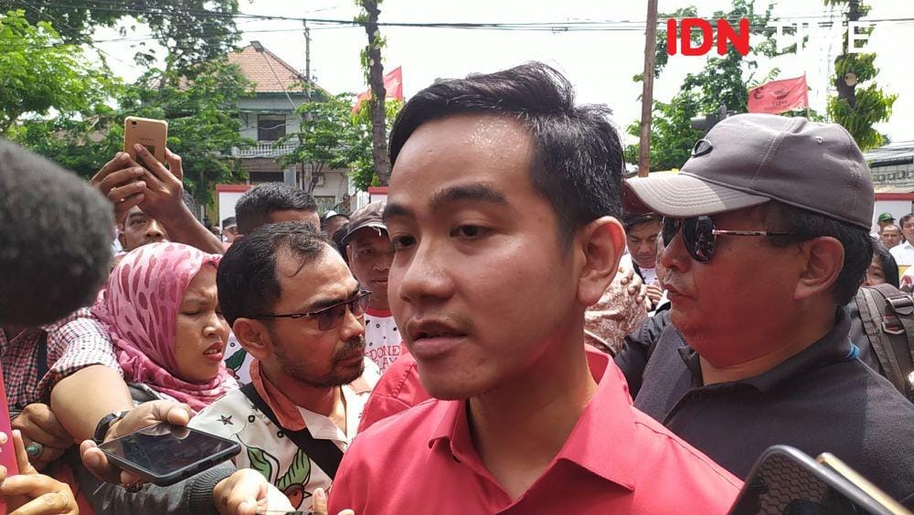 Gibran datang bersama para pendukungnya. IDN Times/Fariz Fardianto