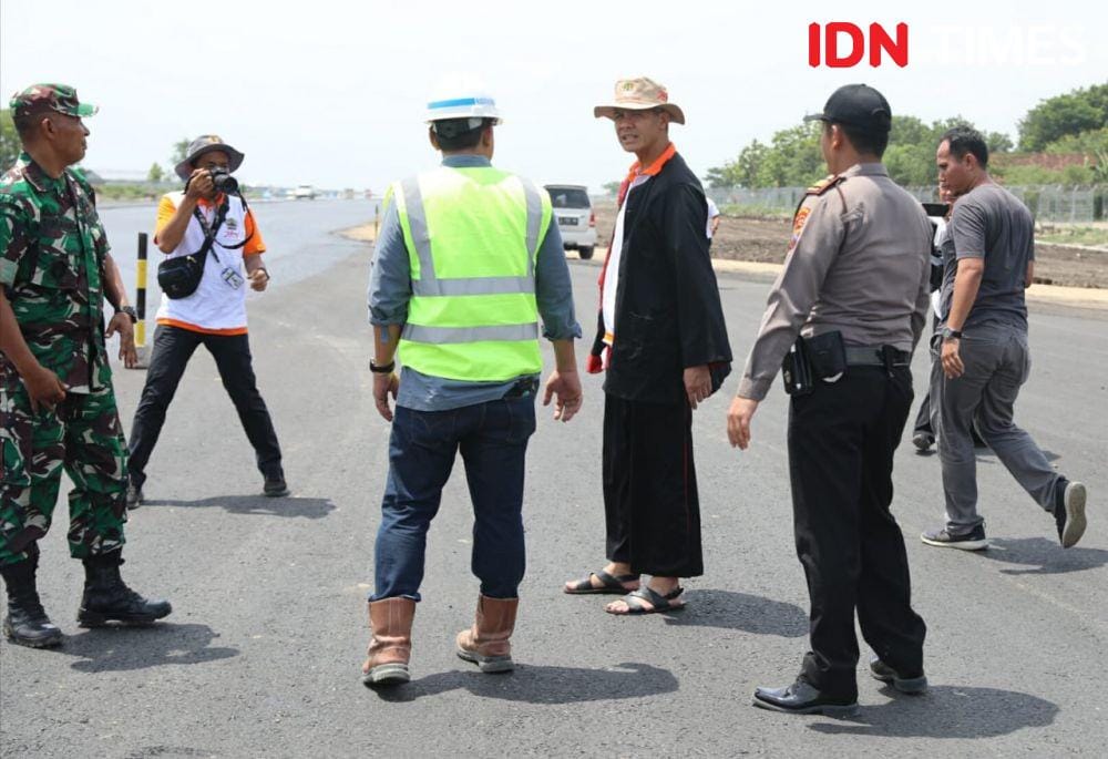 Gubernur Jabar Ganjar Pranowo cek bandara Ngloram. IDN Times/Fariz Fardianto