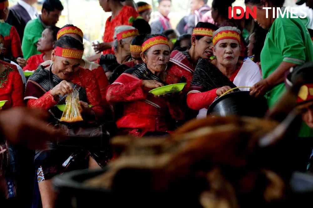 Masuarakat adat juga menjadi elemen penting dalam pengembangan pariwisata Danau Toba (IDN Times/Prayugo Utomo)