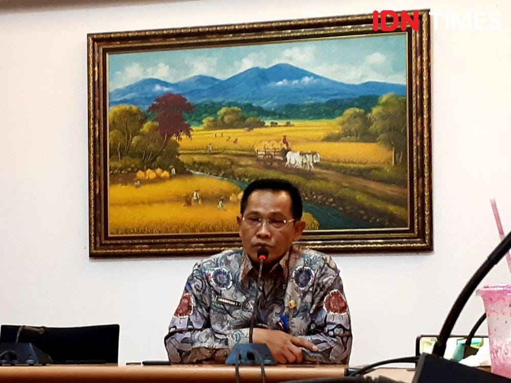 Plt. Kepala Dinas Pendidikan Jatim, Hudiyono saat konferensi pers di kantornya, Kamis (12/12). IDN Times/Ardiansyah Fajar