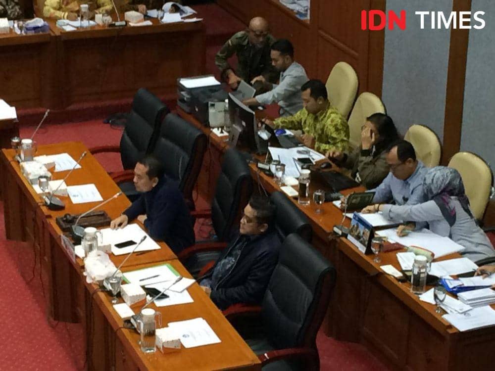 Mendikbud melakukan rapat kerja dengan Komisi X DPR RI membahas Wacana Penghapusan UN di ruang rapat Komisi X DPR RI, Senayan, Jakarta. (IDN Times/ Irfan Fathurohman)
