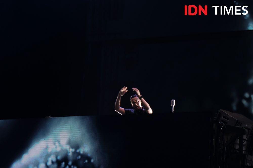 Penampilan pembuka dar Evan Virgan di Djakarta Warehouse Project, Jiexpo, (13/12). IDN Times/Erfah Nanda