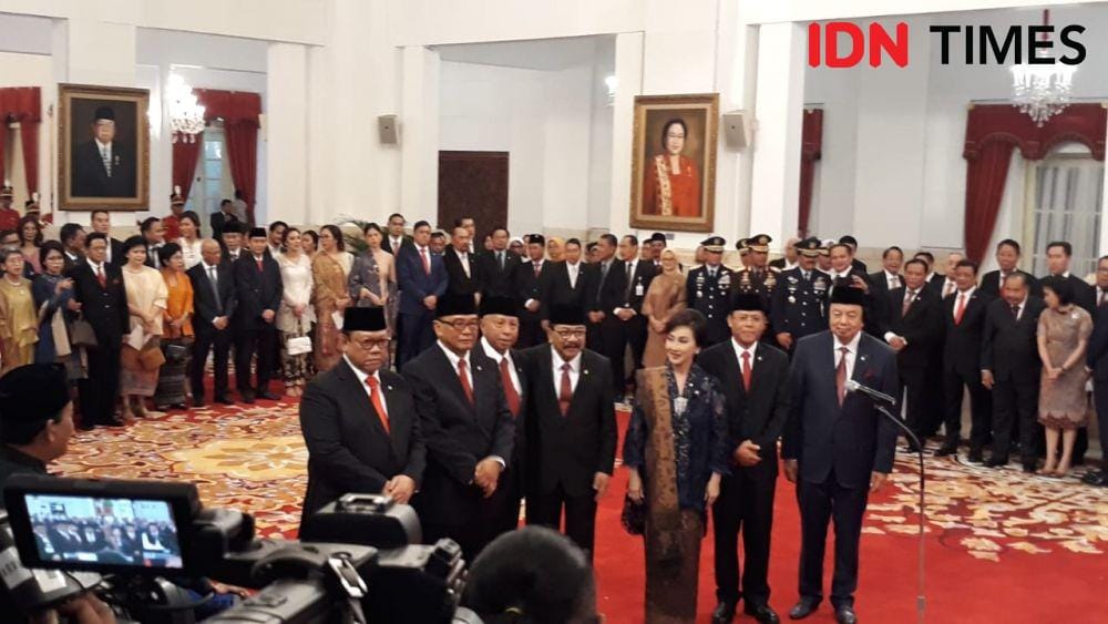 Presiden Jokowi melantik anggota Watimpres di Istana Negara, Jakarta Pusat, Jumat 13 Desembet 2019 (IDN Times/Teatrika Handiko Putri)