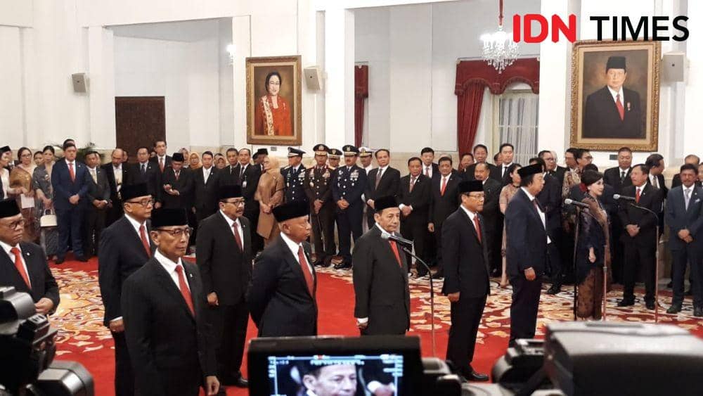 Presiden Jokowi melantik anggota Watimpres di Istana Negara, Jakarta Pusat, Jumat 13 Desembet 2019 (IDN Times/Teatrika Handiko Putri)