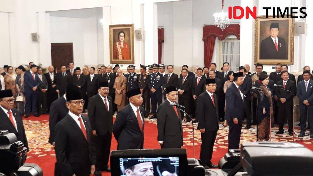 Presiden Jokowi melantik anggota Watimpres di Istana Negara, Jakarta Pusat, Jumat 13 Desembet 2019 (IDN Times/Teatrika Handiko Putri)