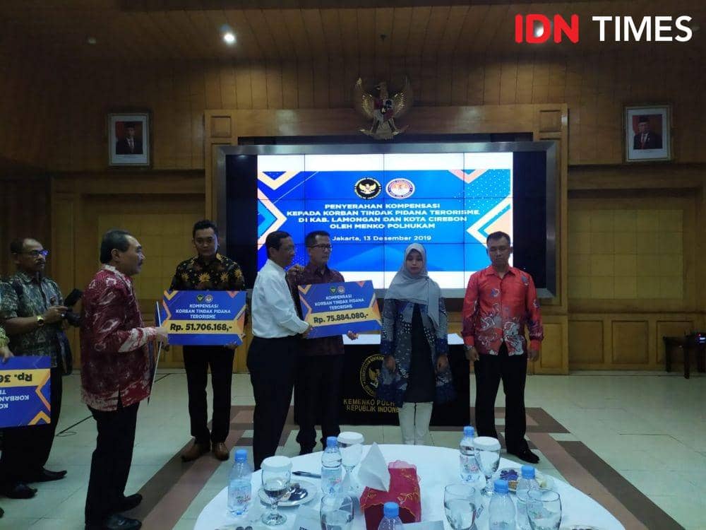 Menko Polhukam Mahfud MD menyerah bantuan kompensasi kepada korban terorisme (IDN Times/Aldzah Fatimah Aditya)