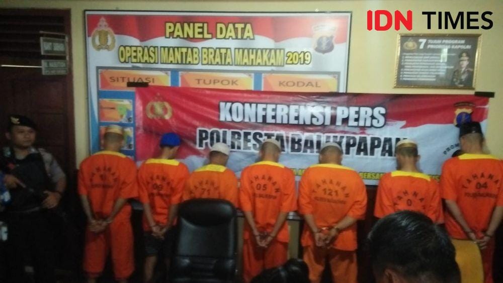 Tujuh preman Pasar Pandansari yang ditangkap Polsek Balikpapan Barat, salah satunya adalah HI. IDN Times/Surya Aditya