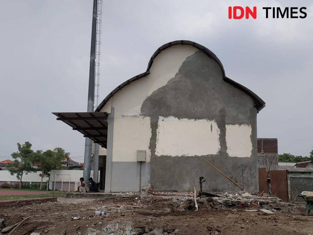 Kondisi terkini pembangunan Museum Olahraga yang berlokasi di GOR Pancasila Surabaya. IDN Times/Fitria Madia