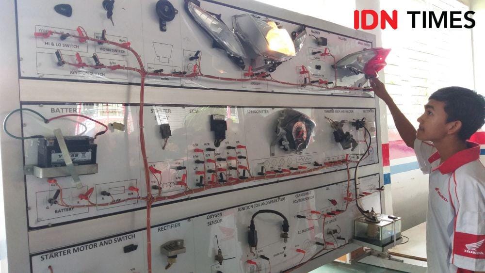 Safety Riding Lab di SMK Panca Abdi Bangsa (PABA), Kota Binjai, Sumatera Utara (IDN Times/Arifin Al Alamudi)