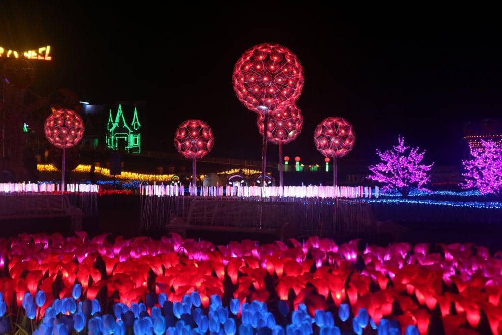 (Ilustrasi) Millenial Glow Garden mulai dibuka untuk umum pada Minggu (15/12/2019). IDN Times/ Alfi Ramadana