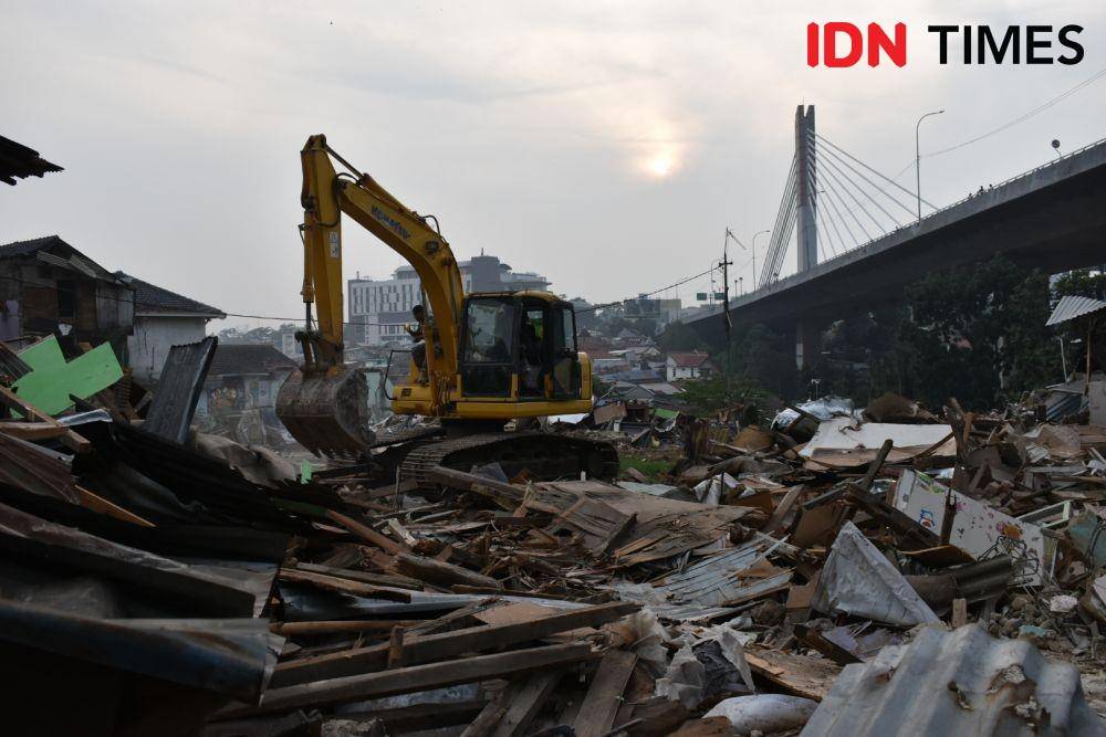 Ilustrasi penggusuran rumah. (IDN Times/Debbie Sutrisno)