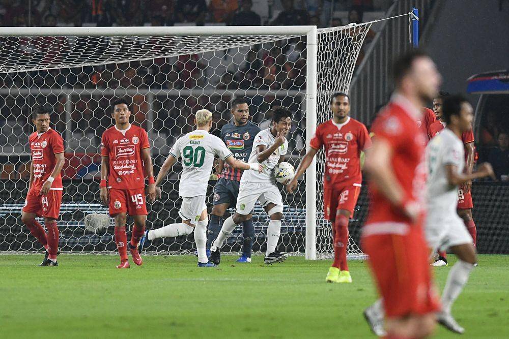 Persija Jakarta harus mengakui keunggula Persebaya 1-2 dalam laga lanjutan Shopee Liga 1 pada Selasa (17/12). FOTO/M Risyal Hidayat/aww.