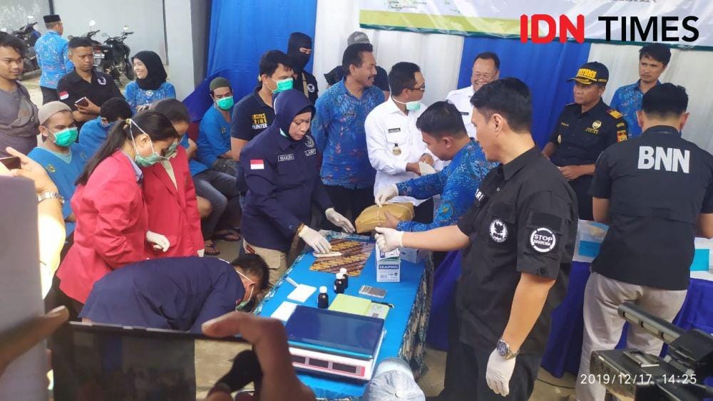 BNNP Sulsel dalam pemusnahan narkoba hasil sitaan sepanjang tahun 2019, Selasa (17/12) / Sahrul Ramadan