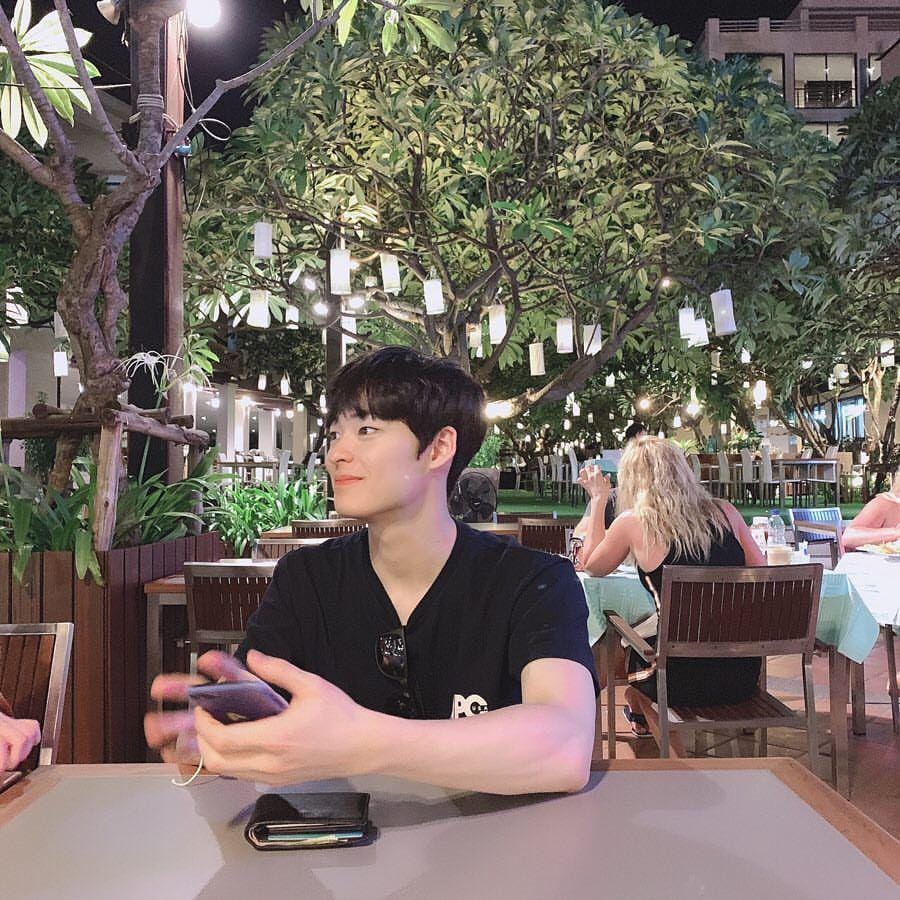 instagram.com/songgeonhee