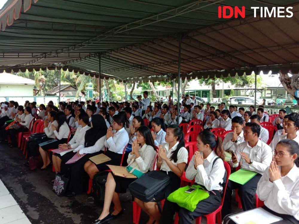Ilustrasi pelamar CPNS (IDN Times/Ayu Afria)