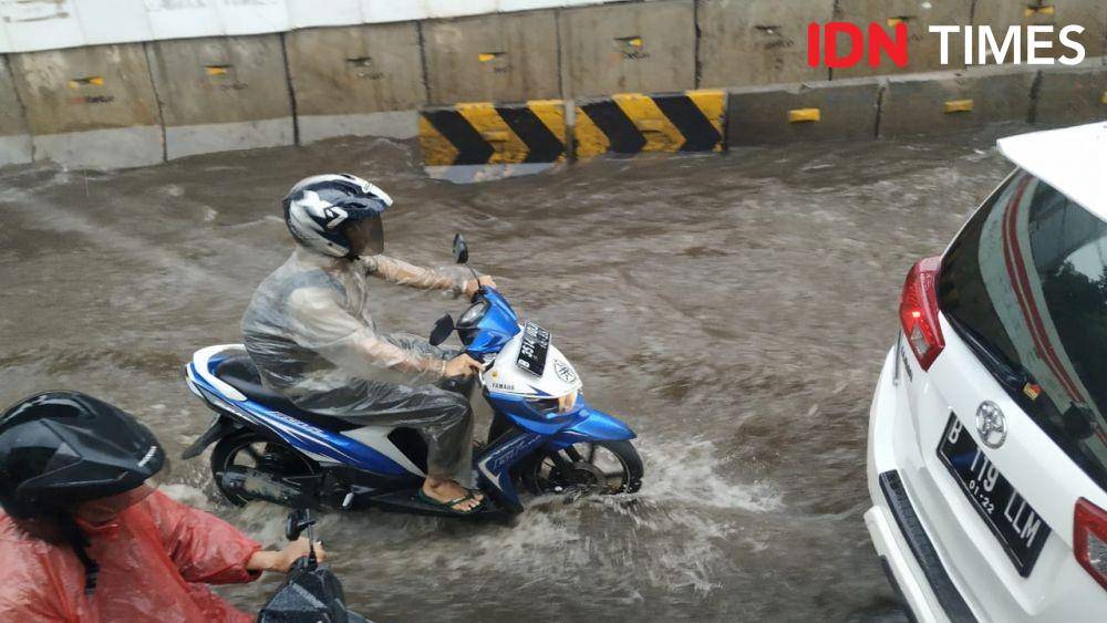 Ilustrasi banjir (IDN Times/Rochmanudin)