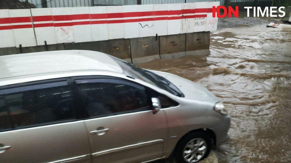 Ilustrasi banjir (IDN Times/Rochmanudin)