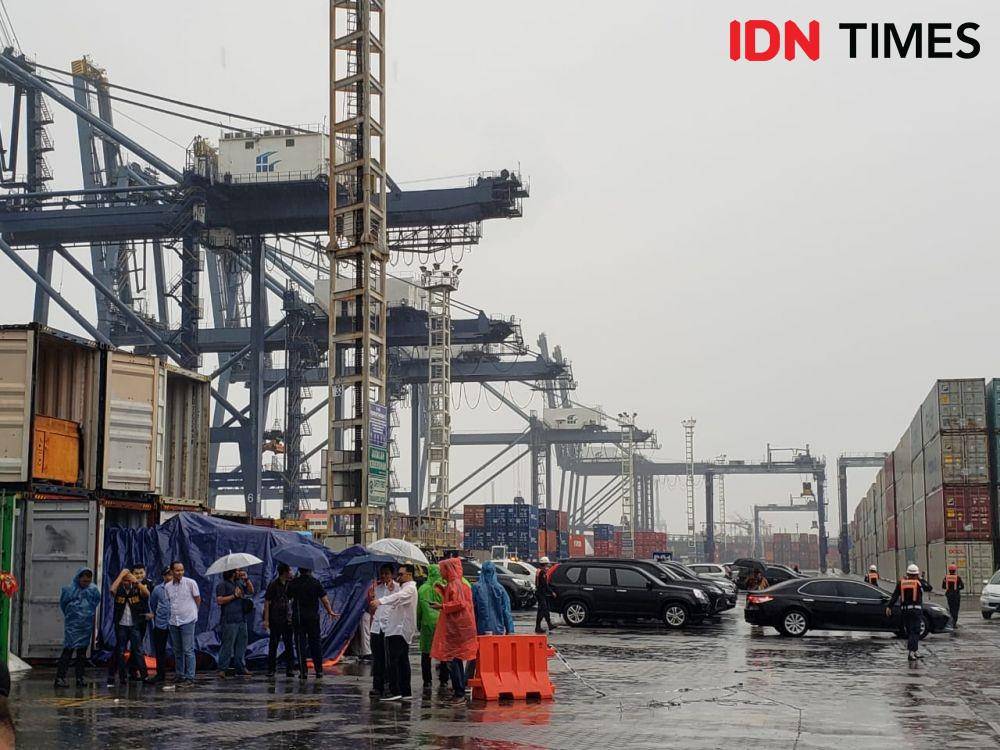 Terminal peti kemas (IDN Times/Hana Adi Perdana)