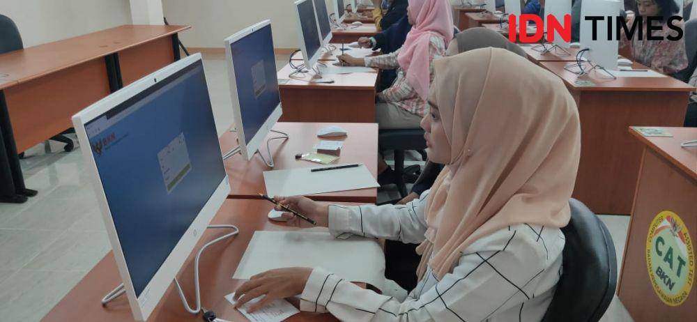 Ilustrasi pendaftar CPNS (IDN Times/Maulana)