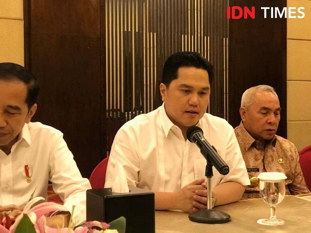 Menteri BUMN Erick Thohir memberikan keterangan pers, di Balikpapan, Kalimantan Timur (IDN Times/Teatrika Handiko Putri)