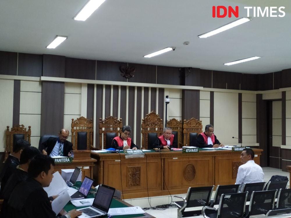 Bupati Kudus nonaktif, M Tamzil dihadirkan dalam putusan sela. IDN Times/Fariz Fardianto