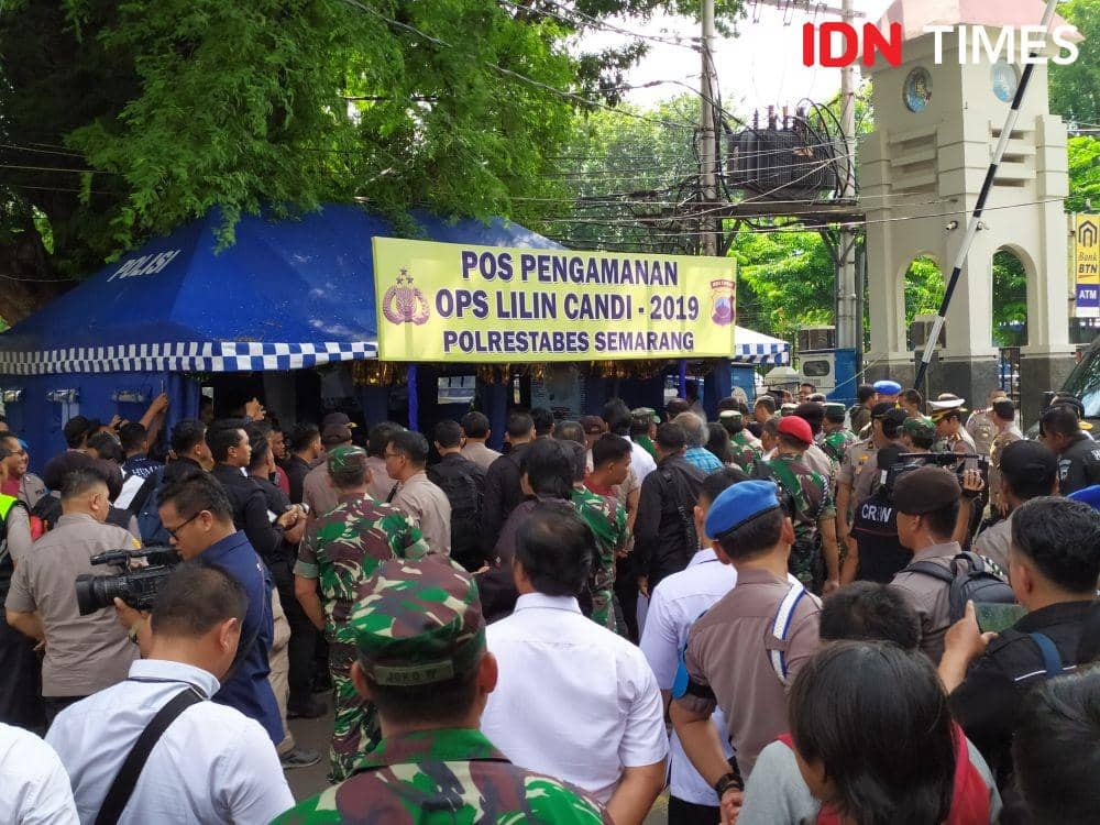 Suasana pospam Gereja Katedral Semarang. IDN Times/Fariz Fardianto