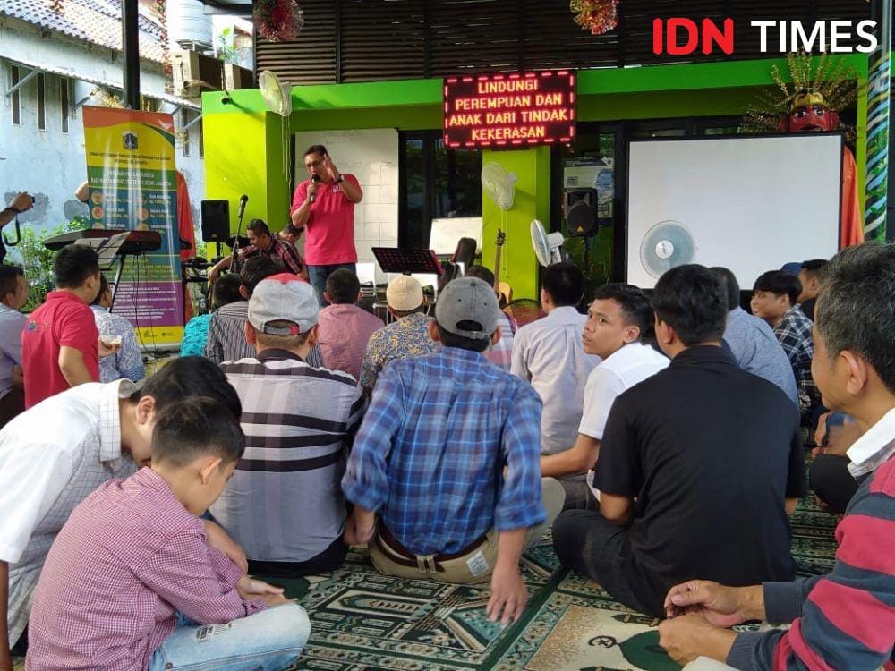 Suasana milad Yayasan Sahabat Rekan Sebaya ke   21 Tahun di RPTRA Tiga Durian, Rabu (18/12) (IDN Times/Dini Suciatiningrum)