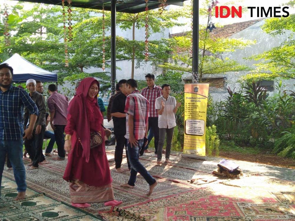 Suasana milad Yayasan Sahabat Rekan Sebaya ke   21 Tahun di RPTRA Tiga Durian, Rabu (18/12) (IDN Times/Dini Suciatiningrum)