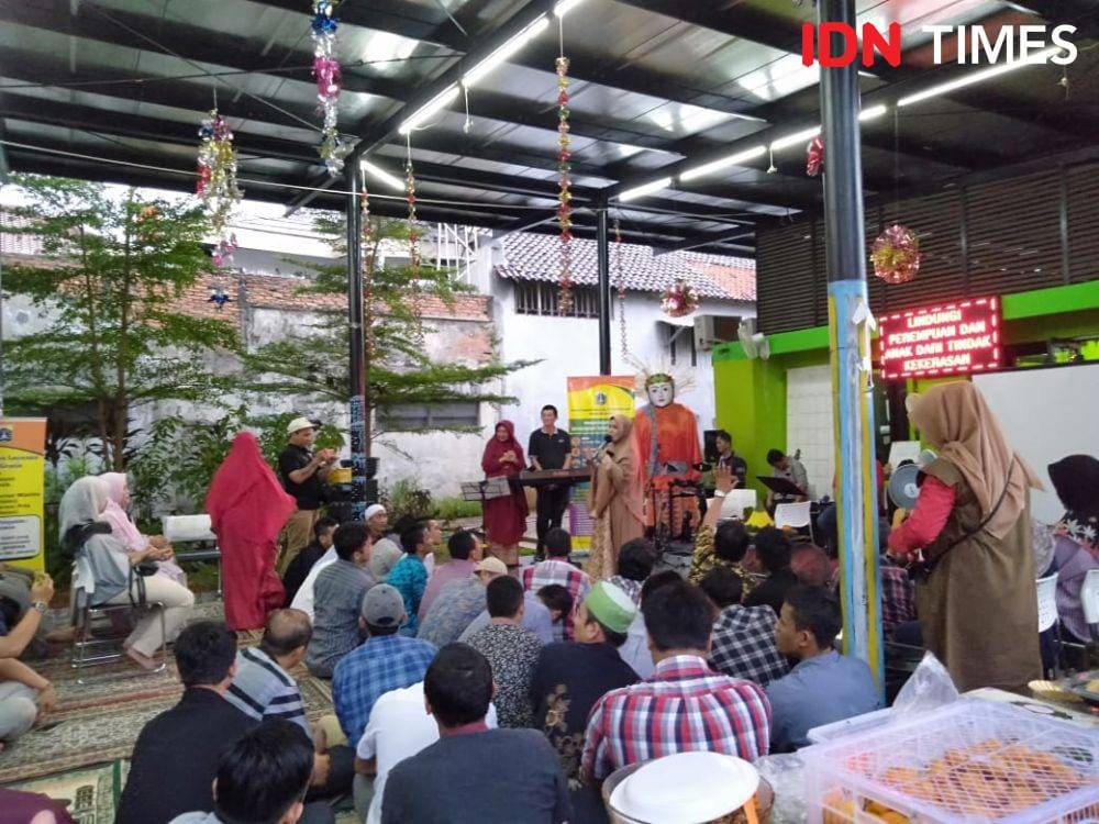 Suasana milad Yayasan Sahabat Rekan Sebaya ke   21 Tahun di RPTRA Tiga Durian, Rabu (18/12) (IDN Times/Dini Suciatiningrum)