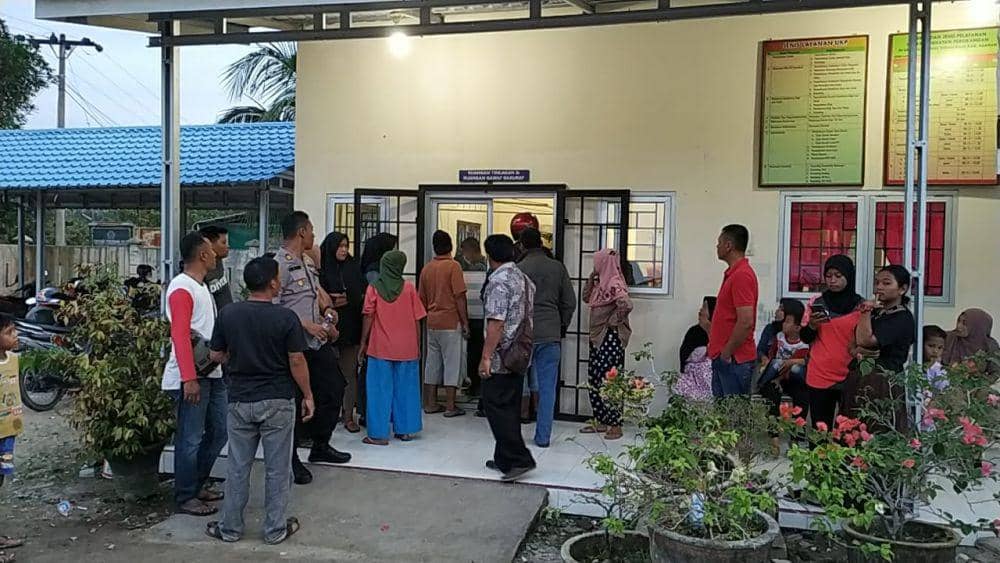 Warga yang keracunan mendapat perawatan (dok BPBD Asahan)