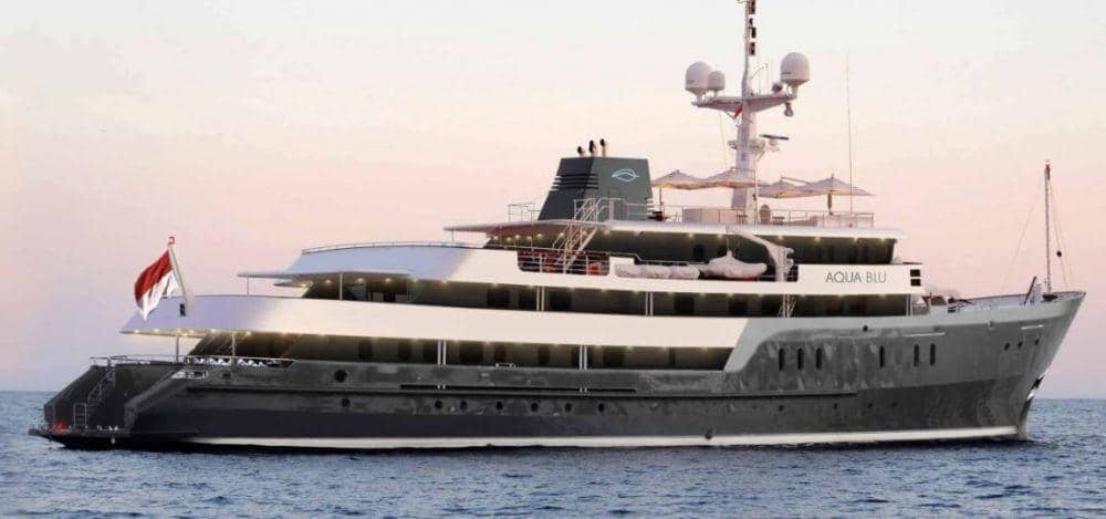 Kapal pesiar Aqua Blu yang menabrak karang di Kepulauan Wayag, Raja Ampat, Rabu (18/12)/www.aquaexpeditions.com