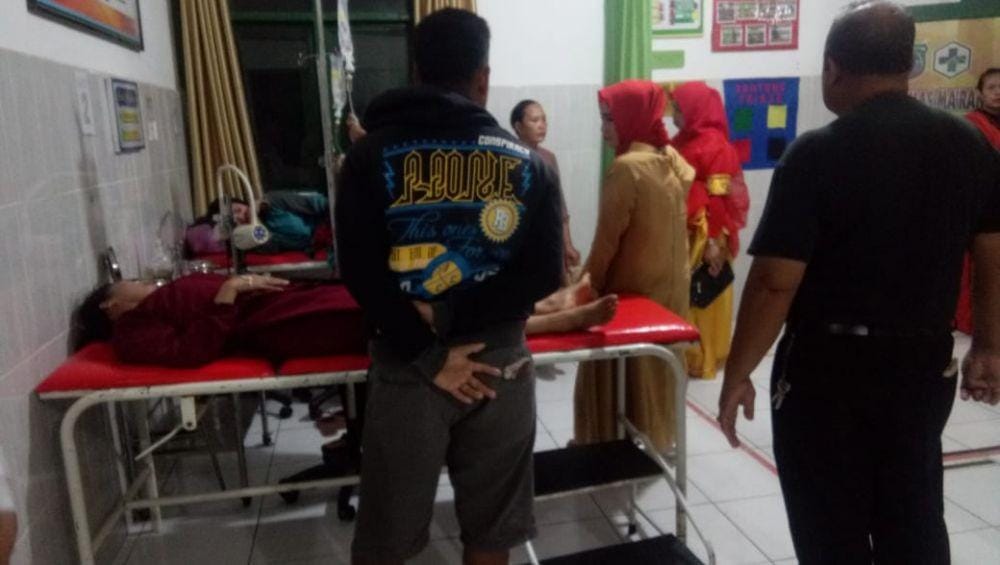 Warga yang dirawat di Puskesmas Marang, Pangkep / Polsek Marang