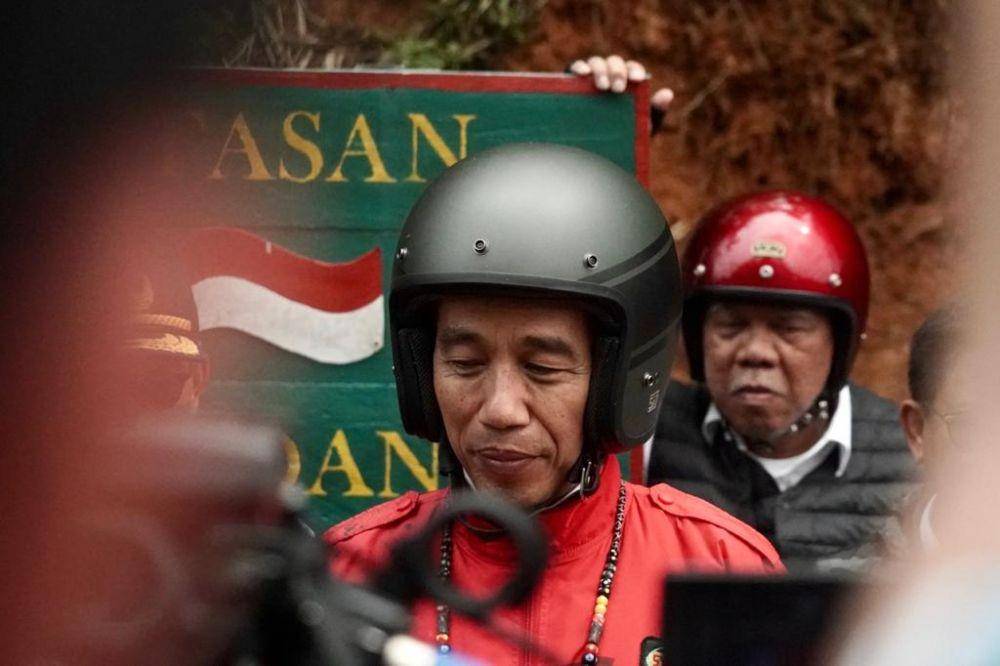 Presiden Jokowi di jalan perbatasan Kalimantan (Dok. Biro Pers Kepresidenan)