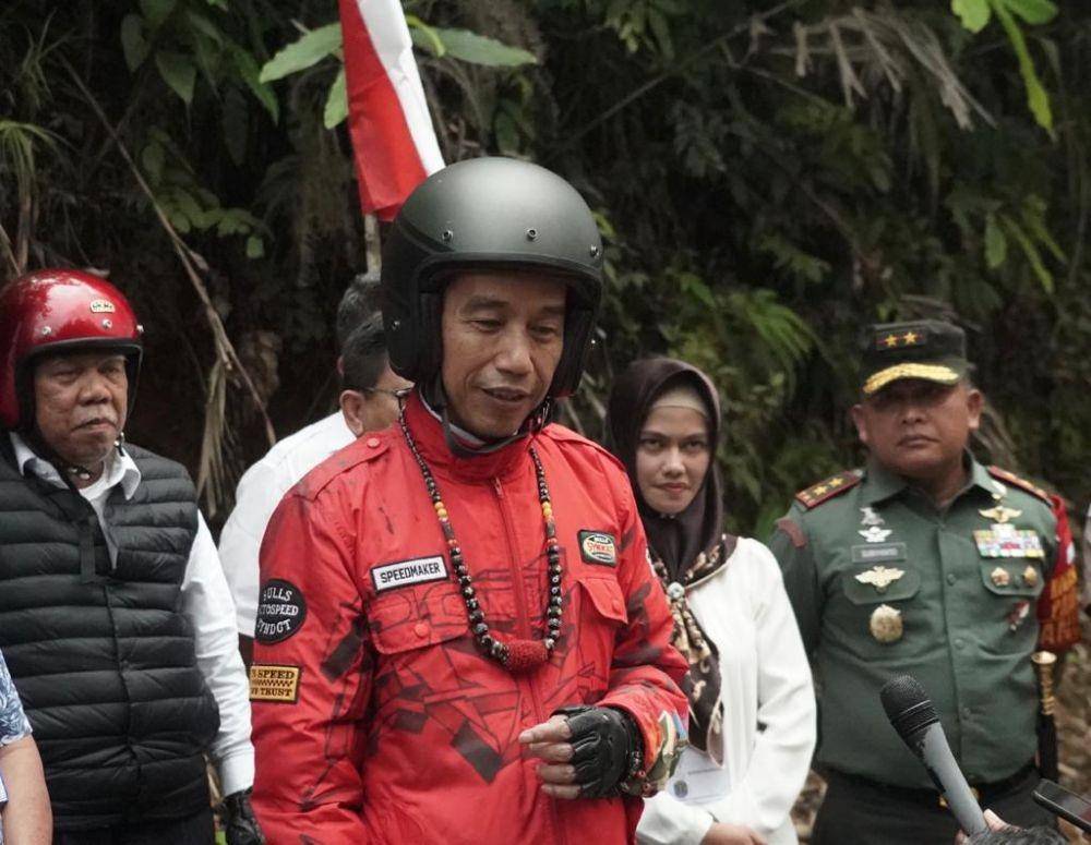 Presiden Joko Widodo saat meninjau wilayah perbatasan di Kalimantan Utara, Kamis (19/12). (Dok. Biro Pers Kepresidenan)