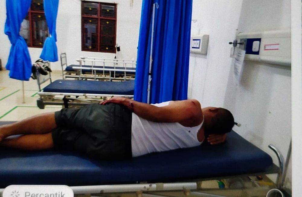 Kepala desa (Pangulu) di Simalungun dirawat di RS setelah jadi korban pembacokan warganya (Dok.IDN Times/istimewa)