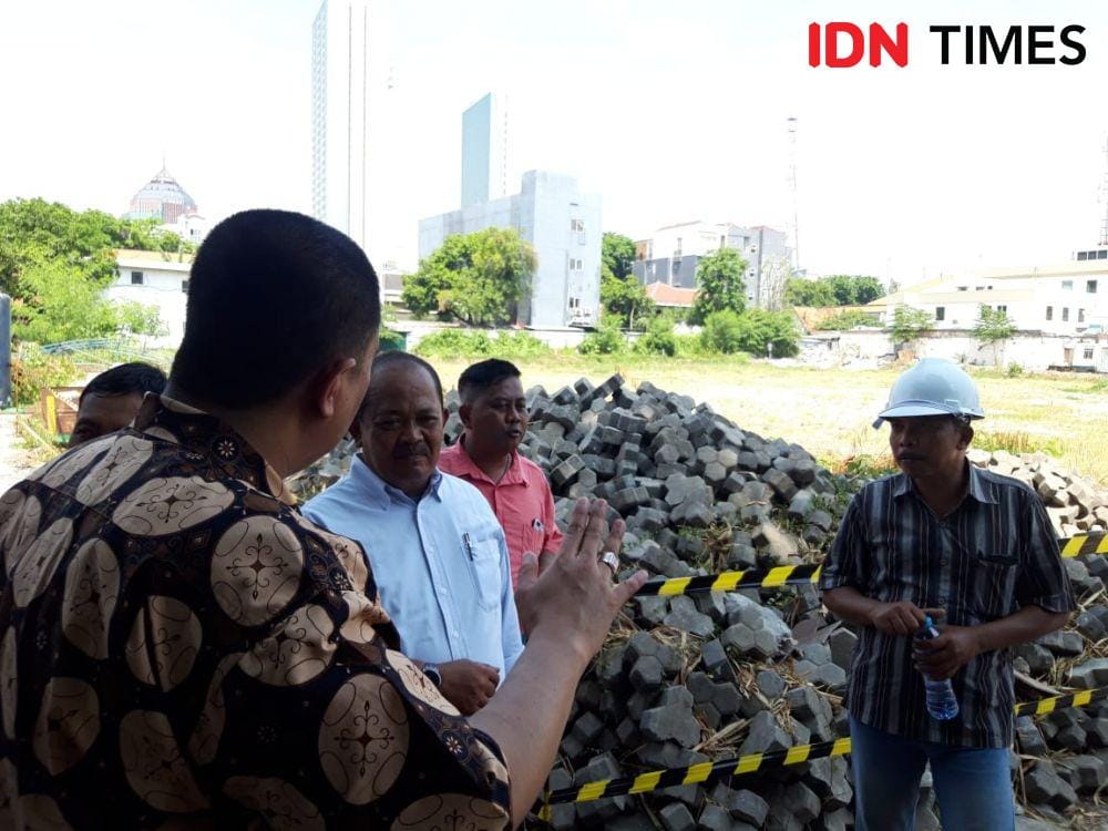 Suasana sidang lapangan kasus longsornya Jalan Raya Gubeng, Jumat (20/12). IDN Times/Fitria Madia