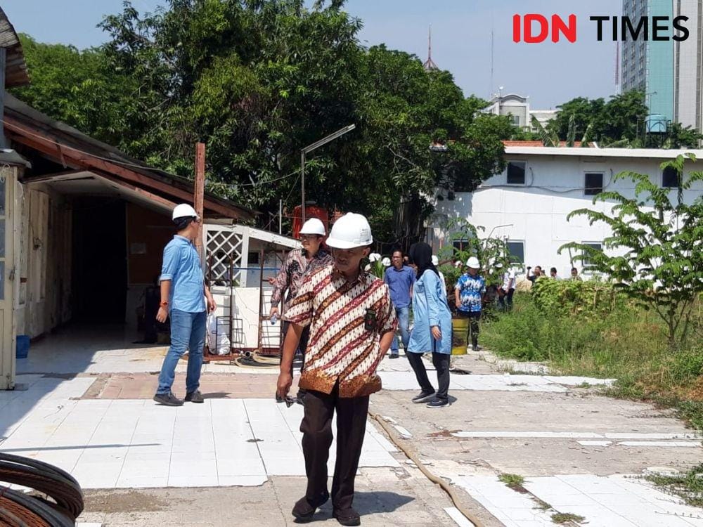 Ketua Majelis Hakim PN Surabaya Anton Widyopriyono saat sidang lapangan kasus longsornya Jalan Raya Gubeng, Jumat (20/12). IDN Times/Fitria Madia