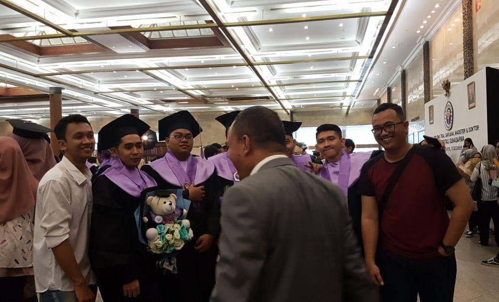 twitter.com/gdekrishnaa