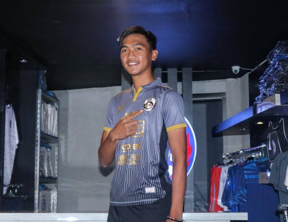 Jersey ketiga yang akan digunakan Arema FC untuk musim depan. IDN Times/ Alfi Ramadana