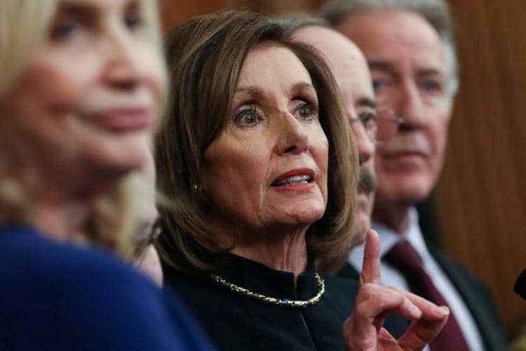 Ketua Dewan Perwakilan Rakyat Amerika Serikat Nancy Pelosi (D-CA) bereaksi pada konferensi pers setelah sidang Dewan memilih dua pasal pemakzulan terhadap Presiden Donald Trumo di U.S. Capitol di Washington, Amerika Serikat, pada 18 Desember 2019. ANTARA FOTO/REUTERS/Jonathan Ernst