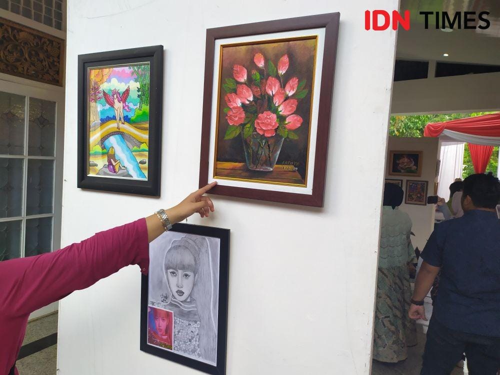 Suasana pameran seni di Balai Kota Palembang (IDN Times/Feny Maulia Agustin)