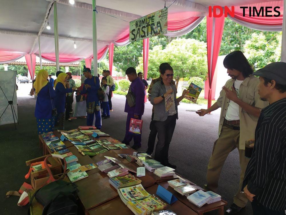 Suasana pameran seni di Balai Kota Palembang (IDN Times/Feny Maulia Agustin)