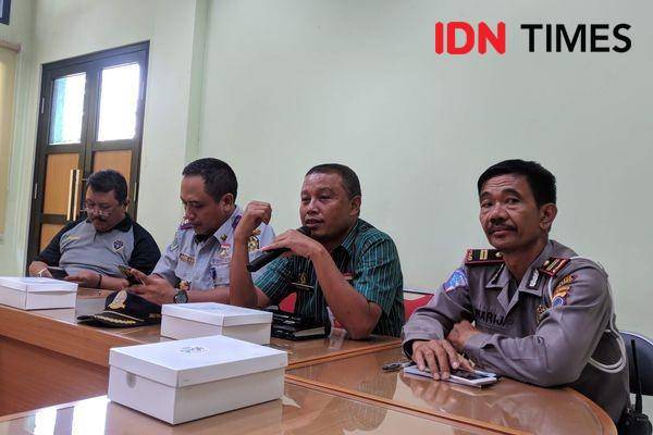 Windarto (Kabid Dishub), Agus Arif (Kadin Dishub), Trihastono (Kadin Kominfosandi), dan Marija (Kanit Dikyasa Polresta) dalam jumpa pers - IDN Times/Rijalu Ahimsa