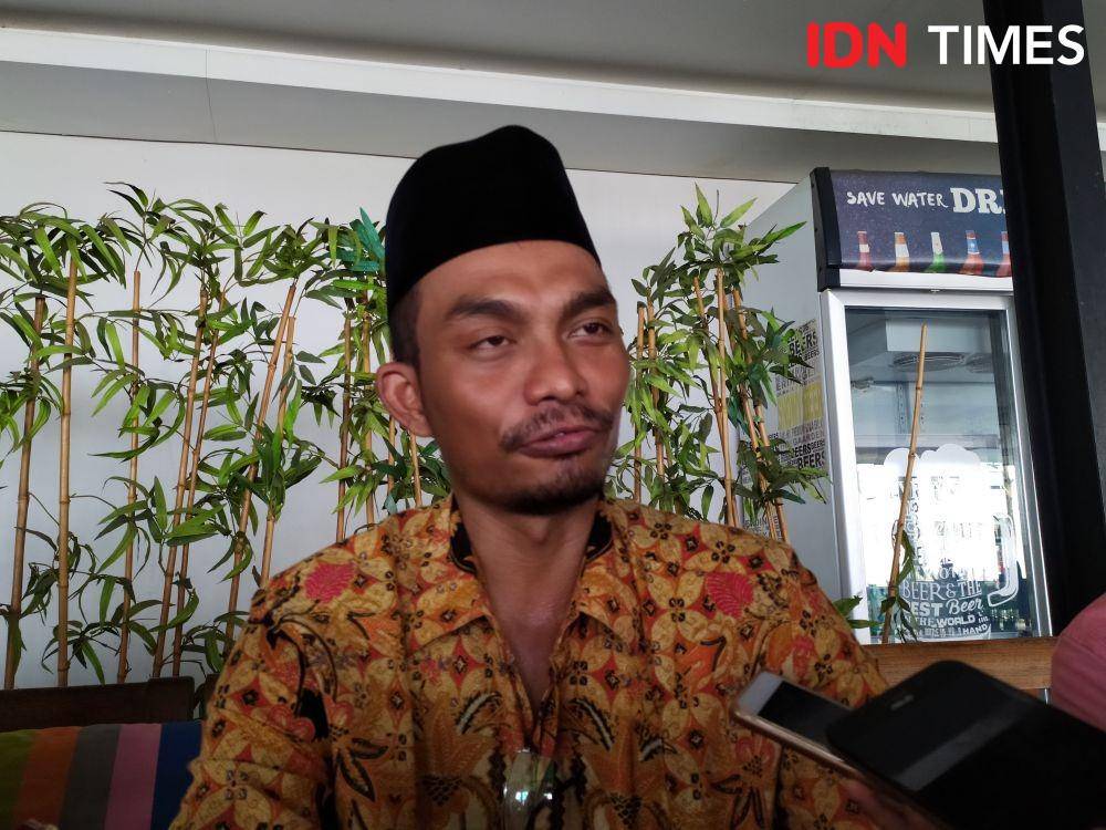 Razali Ismail Ubit, seorang kader Golkar saat bersiap ikut fit and proper test di PDIP Jateng. IDN Times/Fariz Fardianto