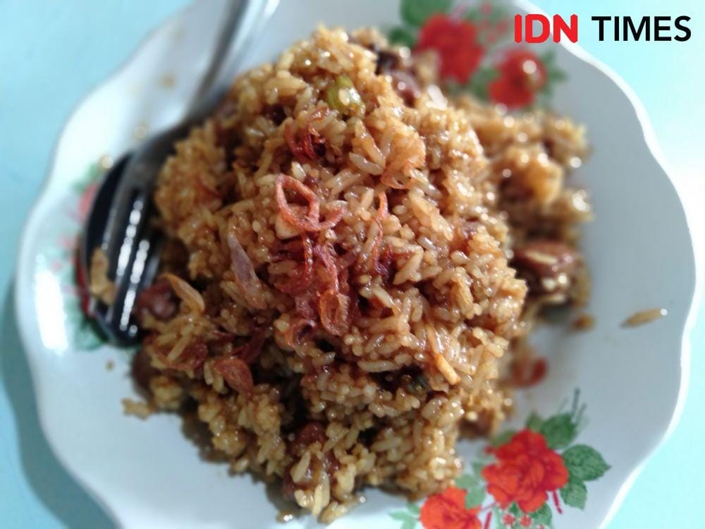 Nasi goreng kambing rumah makan sate kambing Pak Jo. IDN Times/Daruwaskita