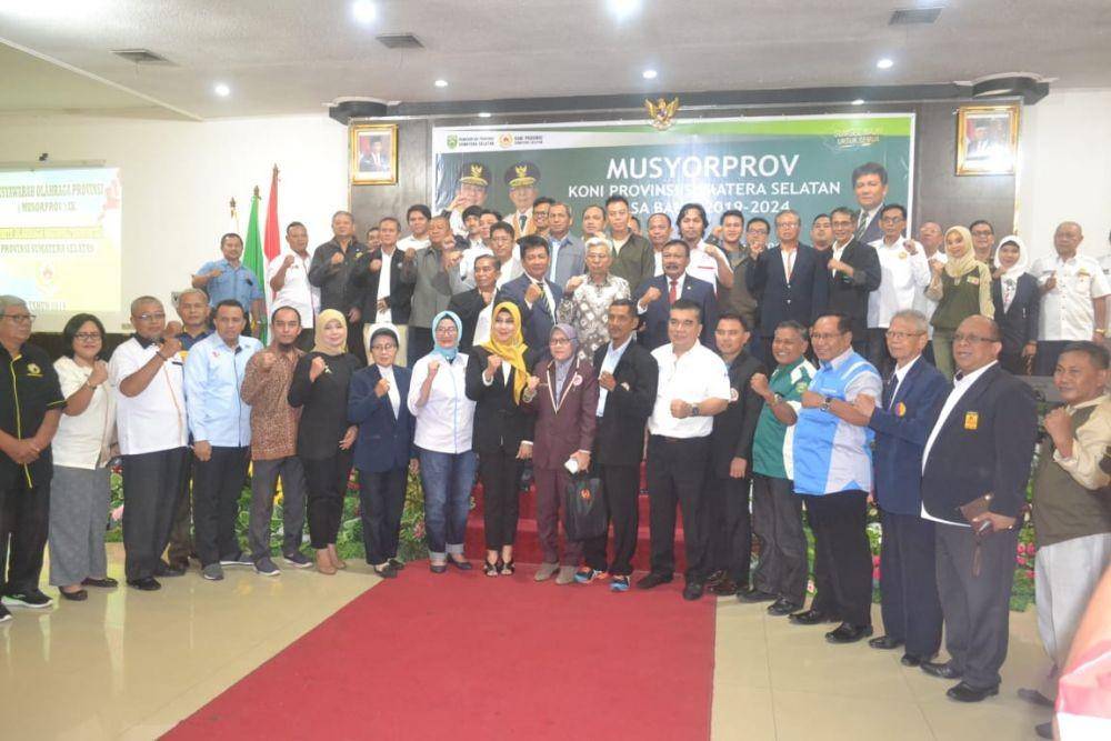 Wagub Sumsel Mawardi Yahya bersama pengurus KONI dan cabor usai pembukaan Musorprov KONI Sumsel/IDN Times/Istimewa