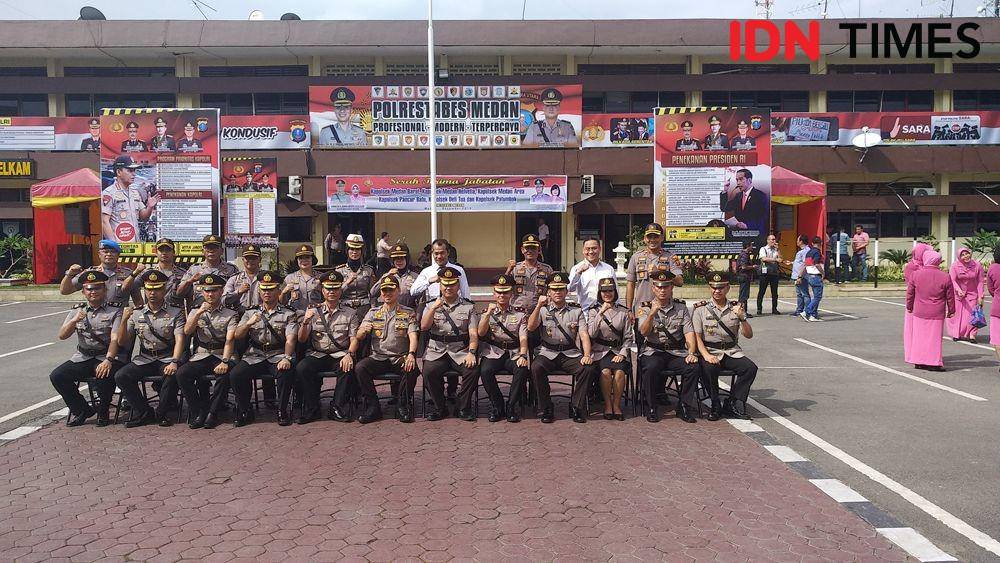 Kapolrestabes Medan Kombes Pol Dadang Hartanto dan para Kapolsek baru usai sertijab (IDN TImes/Fadli Syahputra)