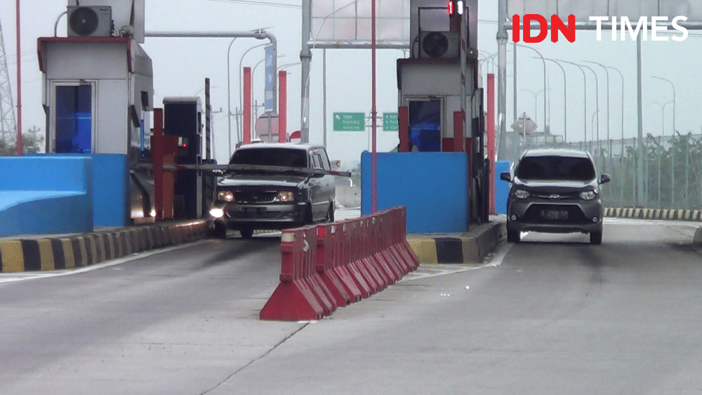 Korlantas Polri memberlakukan one way atau satu lanjur pada ruas jalan bebas hambatan, Sabtu (22/12) besok. IDN Times/Haikal Adithya