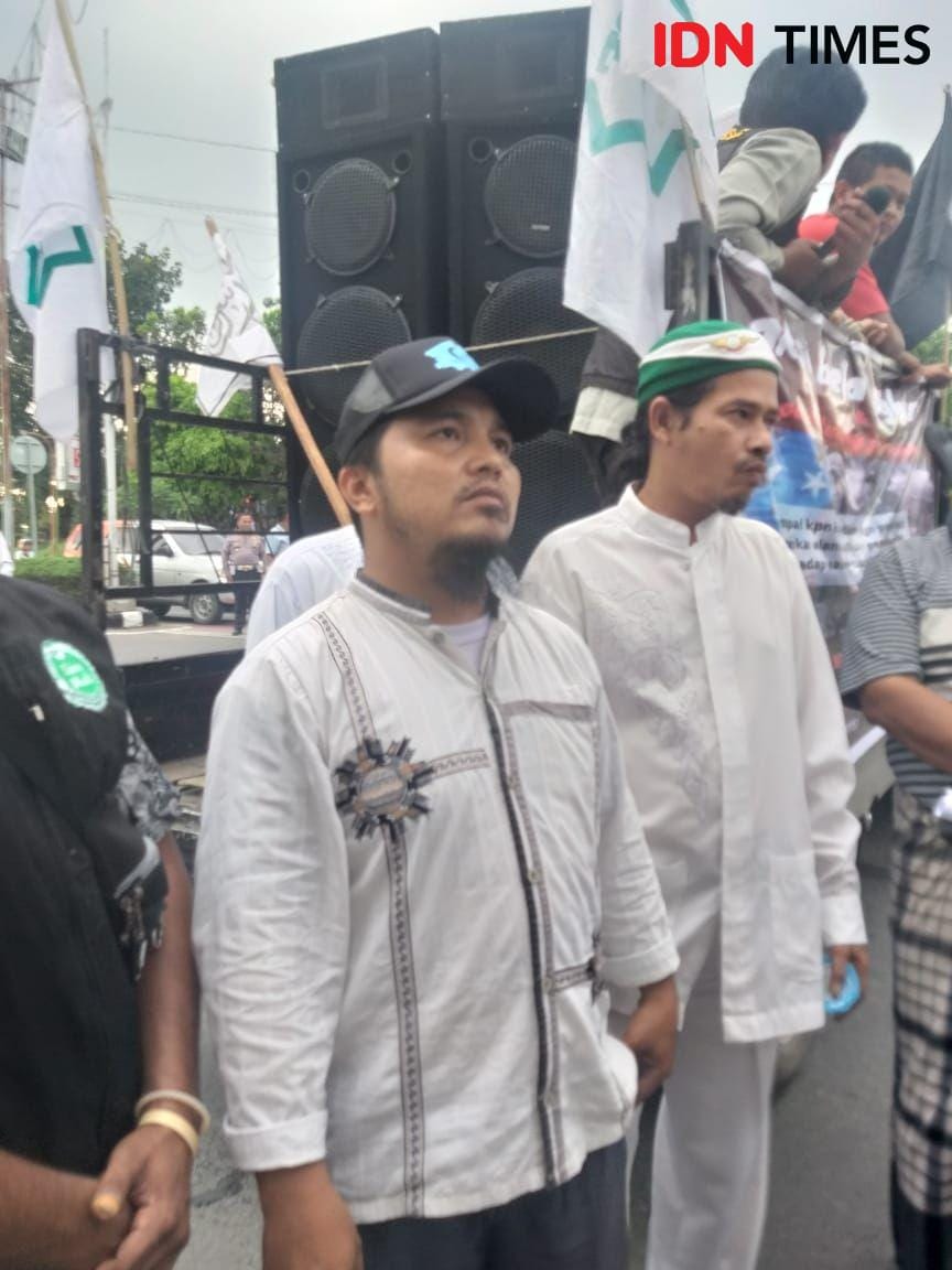 Aksi solidaritas muslim Uighur dan kecam praktik judi serta narkoba di Binjai (IDN Times/Bambang Suhandoko)